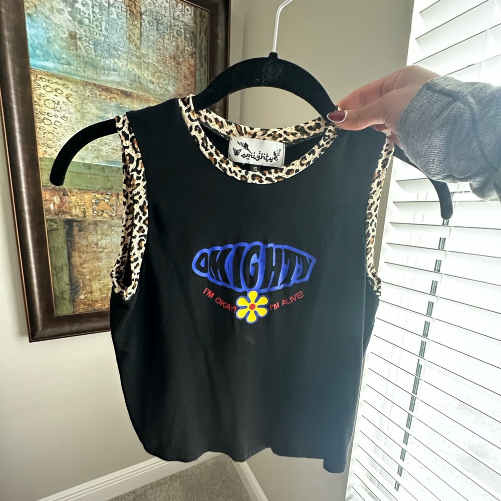 OMIGHTY Black Scoop Neck Sleeveless Muscle Tee